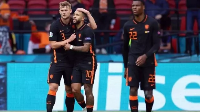 EURO 2020 C Grubu'nda Kuzey Makedonya'yı 3-0 yenen Hollanda, namağlup bir üst tura yükseldi EURO 2020 C Grubu'nda Kuzey Makedonya'yı 3-0 yenen Hollanda, namağlup bir üst tura yükseldi