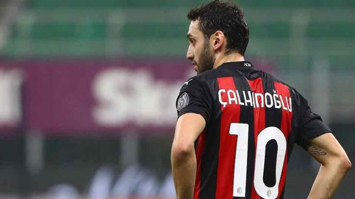 Hakan Çalhanoğlu: Inter'le anlaştım, salı günü sözleşme imzalayacağım