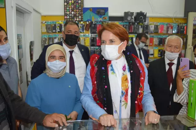 AFYONKARAHİSAR - Akşener esnafı ziyaret etti (5) AFYONKARAHİSAR - Akşener esnafı ziyaret etti (5)