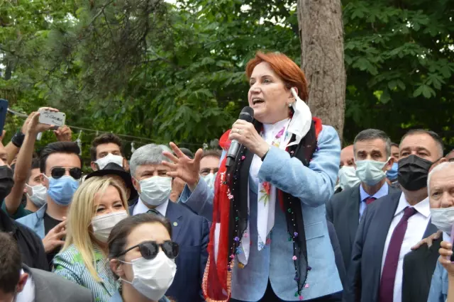 AFYONKARAHİSAR - Akşener esnafı ziyaret etti (5) AFYONKARAHİSAR - Akşener esnafı ziyaret etti (5)
