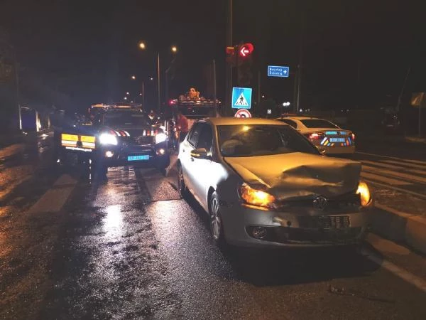 Jandarma ekip otosu otomobille çarpıştı: 2'si uzman çavuş 8 yaralı