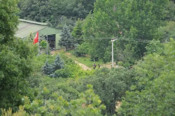 İYİ Partili Lütfü Türkkan'a ait kaçak çiftlik tahliye ediliyor İYİ Partili Lütfü Türkkan'a ait kaçak çiftlik tahliye ediliyor