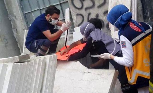 mermer bloklarin altinda sikisan isciyi itfai 2 14214857 o
