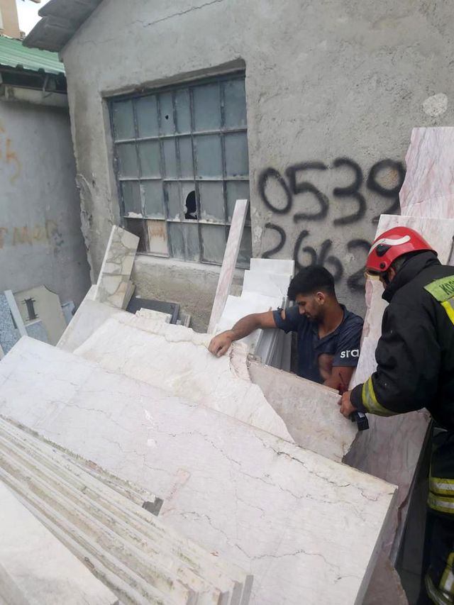 mermer bloklarin altinda sikisan isciyi itfai 3 14214857 o