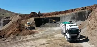 Patnos: Nemrut Dağı eteklerinden çıkarılan ponza ekonomiye 500 milyon lira katkı sağlıyor Patnos: Nemrut Dağı eteklerinden çıkarılan ponza ekonomiye 500 milyon lira katkı sağlıyor