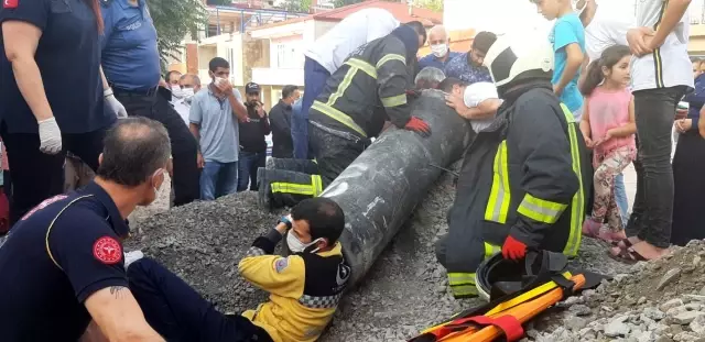 5 yaşındaki çocuk, oyun oynarken kanalizasyon borusuna sıkıştı