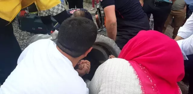 5 yaşındaki çocuk, oyun oynarken kanalizasyon borusuna sıkıştı
