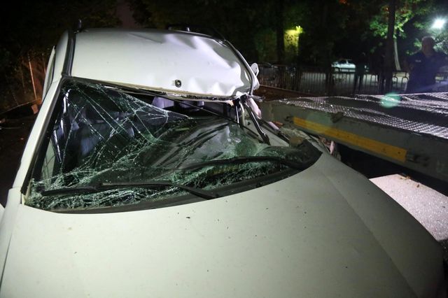 park halindeki tira carpan hafif ticari araci 14213787 o