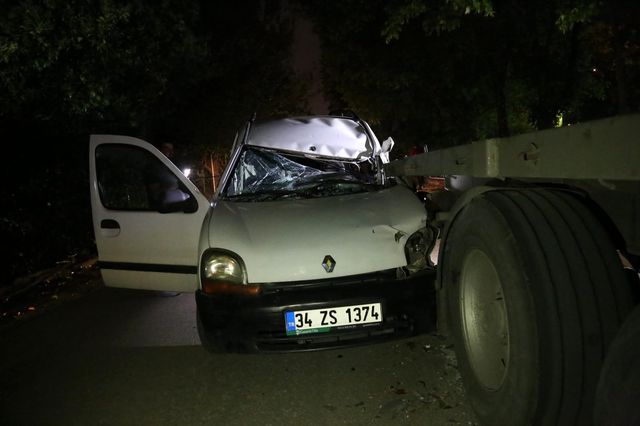 park halindeki tira carpan hafif ticari araci 3 14213787 o