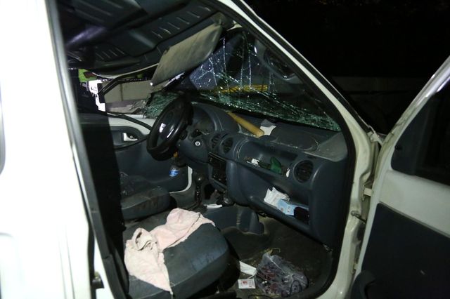 park halindeki tira carpan hafif ticari araci 5 14213787 o