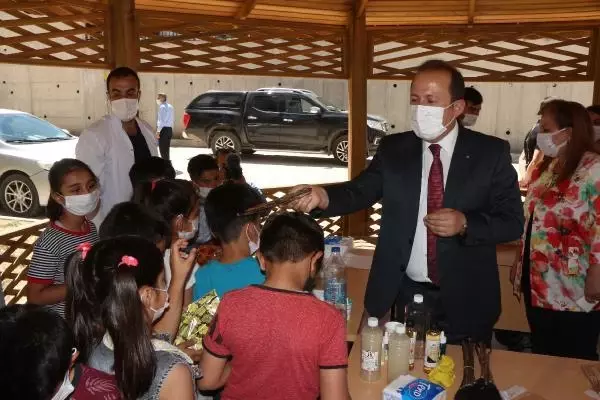 Şırnak Valisi, okuldaki etkinlik gününde çocuklarla oynadı