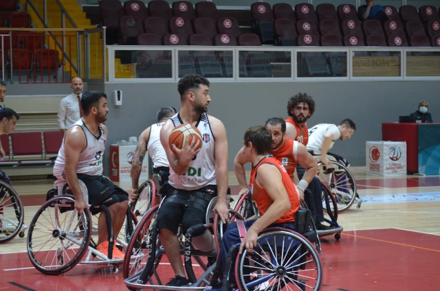 Tekerlekli Sandalye Basketbol Süper Ligi play-off çeyrek final müsabakaları Yalova'da başladı