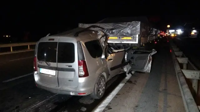 Tıra arkadan çarpan alkollü sürücü hayatını kaybetti