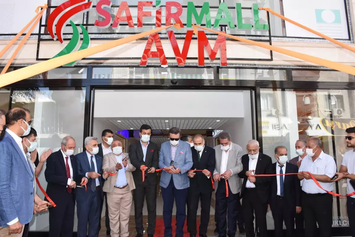 TOBB Başkanı Hisarcıklıoğlu Nusaybin'de ziyaretlerde bulunup alışveriş merkezinin açılışına katıldı