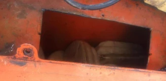 Traktörün gösterge paneline gizlenen 4 kilo esrarı 'Tonaj' buldu