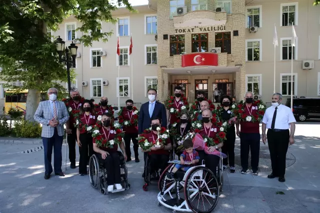 Son dakika haberi... Valiliğin girişimiyle alınan tekerlekli sandalyelerle 2. Lig'e yükseldiler Son dakika haberi... Valiliğin girişimiyle alınan tekerlekli sandalyelerle 2. Lig'e yükseldiler