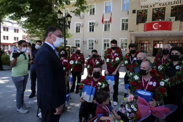 Son dakika haberi... Valiliğin girişimiyle alınan tekerlekli sandalyelerle 2. Lig'e yükseldiler