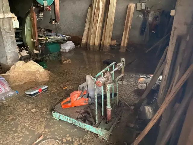 Afyonkarahisar'da 20 ev ve 10 ahırı sel bastı Afyonkarahisar'da 20 ev ve 10 ahırı sel bastı