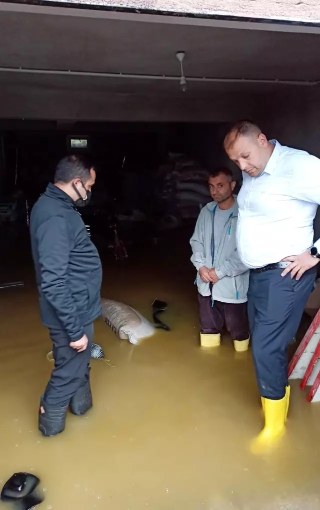 Afyonkarahisar'da 20 ev ve 10 ahırı sel bastı Afyonkarahisar'da 20 ev ve 10 ahırı sel bastı