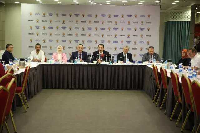 AK Parti Sakarya milletvekilleri basınla bir araya geldi AK Parti Sakarya milletvekilleri basınla bir araya geldi