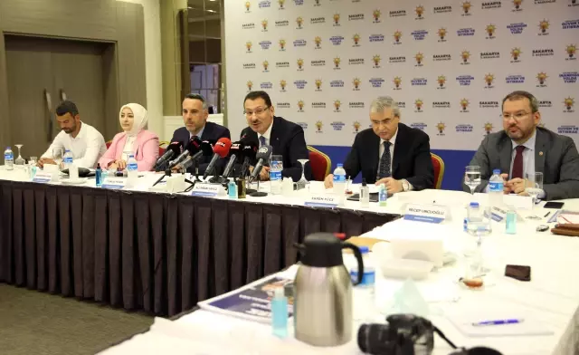 AK Parti Sakarya milletvekilleri basınla bir araya geldi
