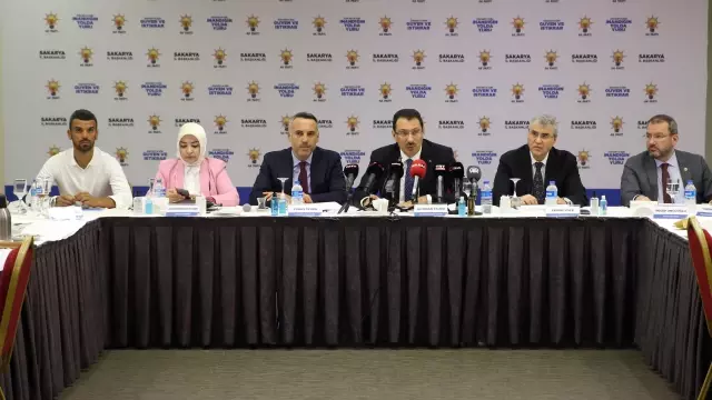 AK Parti Sakarya milletvekilleri basınla bir araya geldi