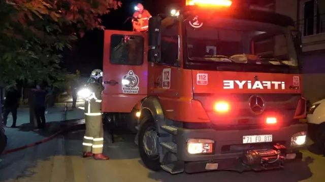 Apartmanda yangın paniği: 1'i bebek 4 kişi dumandan etkilendi