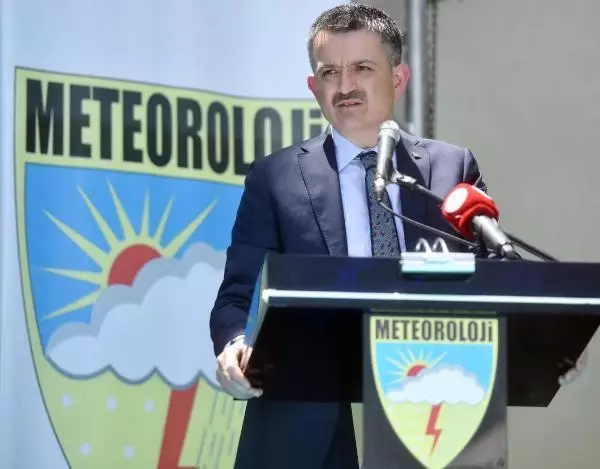 Pakdemirli: 'Tüm vatandaşlarımızın ve sektörlerin meteorolojik verilere anlık ulaşması içinde birçok uygulamayı devreye soktuk'