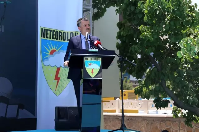 Pakdemirli: 'Tüm vatandaşlarımızın ve sektörlerin meteorolojik verilere anlık ulaşması içinde birçok uygulamayı devreye soktuk' Pakdemirli: 'Tüm vatandaşlarımızın ve sektörlerin meteorolojik verilere anlık ulaşması içinde birçok uygulamayı devreye soktuk'