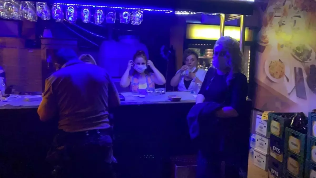Bursa'da eğlence mekanına baskın: 17 kişiye 53 bin 550 TL ceza
