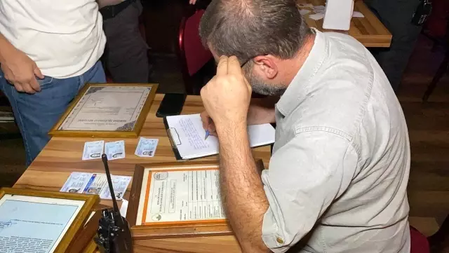 Bursa'da eğlence mekanına baskın: 17 kişiye 53 bin 550 TL ceza
