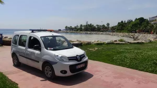 Sahili kaplayan müsilaj nedeniyle Darıca'da denize girmek yasaklandı Sahili kaplayan müsilaj nedeniyle Darıca'da denize girmek yasaklandı