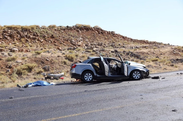 Diyarbakır'da tuğla yüklü kamyon ile otomobil çarpıştı: 2 ölü, 3 yaralı