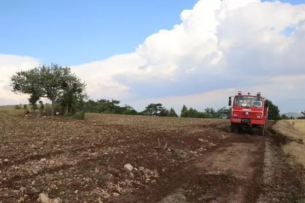 Mucize kurtuluş! Engelli Arda'yı yıldırım çarpmasından römork lastikleri kurtardı Mucize kurtuluş! Engelli Arda'yı yıldırım çarpmasından römork lastikleri kurtardı