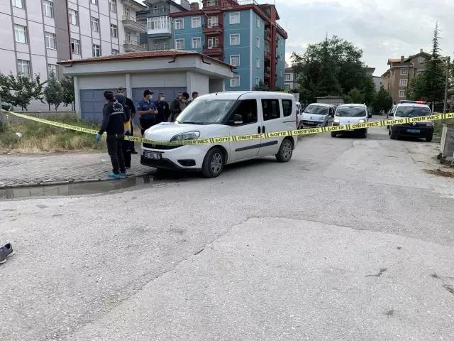 Eşini öldürüp intihar etti