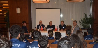 Eski MHK Başkanı Çulcu ve teknik direktör Kaan Dobra'dan Short Track Milli Takım Kampı'na ziyaret