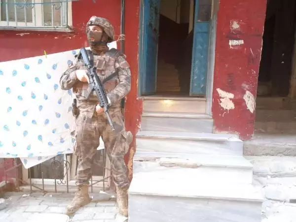 Son dakika gündem: İstanbul'da 6 ilçede uyuşturucu şebekesine operasyon: 32 şüpheli gözaltında