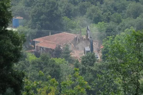 iyi partili turkkan in ciftligindeki kacak ya 14217155 o