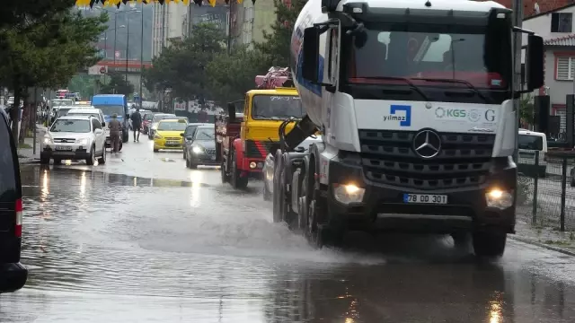 Karabük'te yıldırım düşme anını cep telefonu ile kaydetti