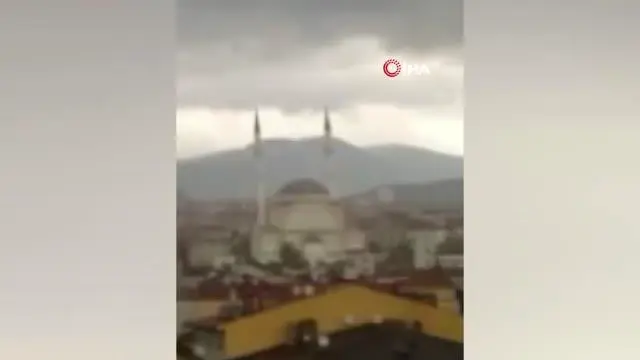 Karabük'te yıldırım düşme anını cep telefonu ile kaydetti