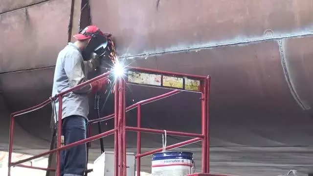 Karadenizli balıkçıların yıpranan tekneleri bakıma girdi
