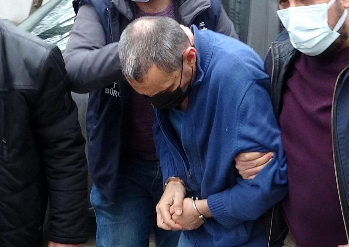 Eşini boynundan bıçaklayarak öldüren mühendis koca 'öldürmek istemedim' diyerek duruşma boyunca ağladı