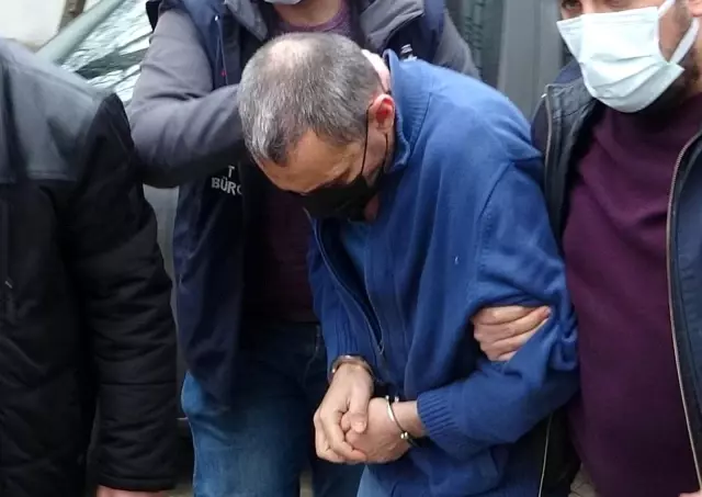 Eşini boynundan bıçaklayarak öldüren mühendis koca 'öldürmek istemedim' diyerek duruşma boyunca ağladı Eşini boynundan bıçaklayarak öldüren mühendis koca 'öldürmek istemedim' diyerek duruşma boyunca ağladı