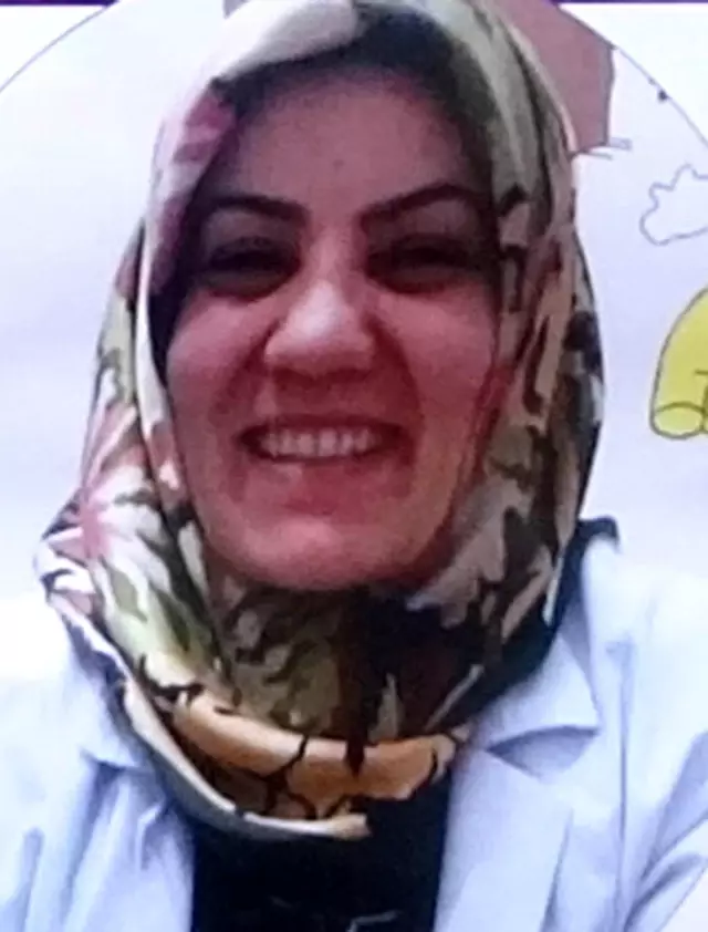 Eşini boynundan bıçaklayarak öldüren mühendis koca 'öldürmek istemedim' diyerek duruşma boyunca ağladı Eşini boynundan bıçaklayarak öldüren mühendis koca 'öldürmek istemedim' diyerek duruşma boyunca ağladı
