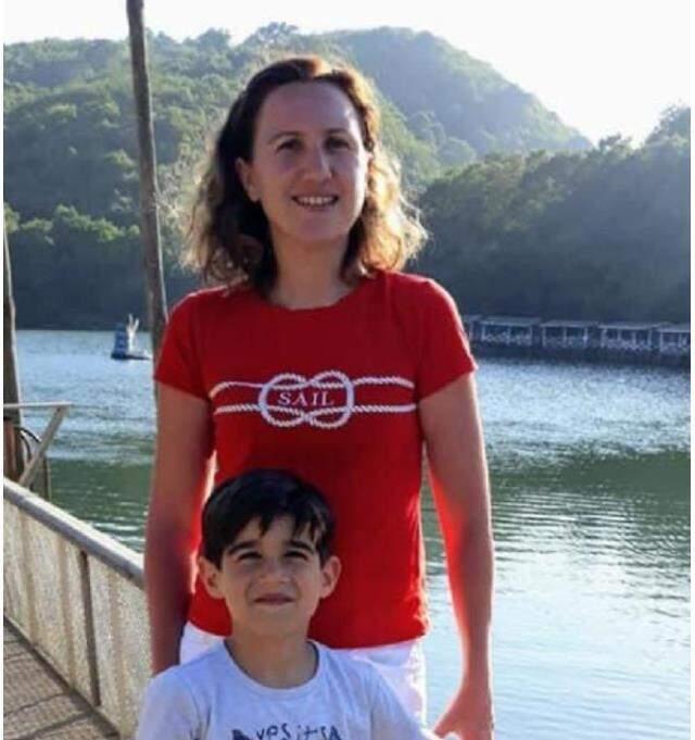 Karısını öldürüp evini ateşe verdikten sonra intihar eden Mehmet Güney'in yangında ağır yaralanan oğlu hastanede hayatını kaybetti Karısını öldürüp evini ateşe verdikten sonra intihar eden Mehmet Güney'in yangında ağır yaralanan oğlu hastanede hayatını kaybetti