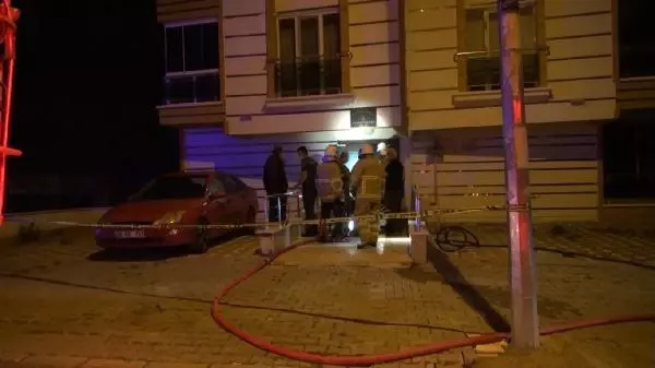 KIRIKKALE'DE 5 KATLI APARTMANDA YANGIN; 1'İ BEBEK 4 KİŞİ DUMANDAN ETKİLENDİ