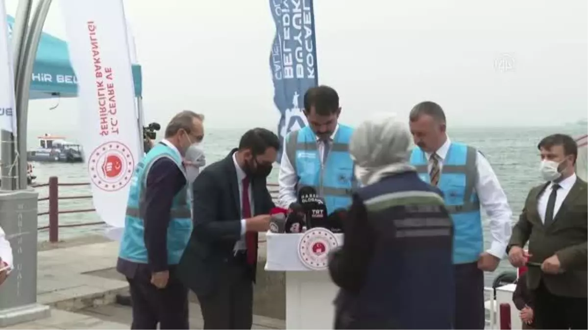 Kurum: 'Bugün başlattığımız pilot uygulamayla birlikte az önce denize hep beraber bıraktığımız cihazlarla denizdeki oksijen seviyesini artıracak...