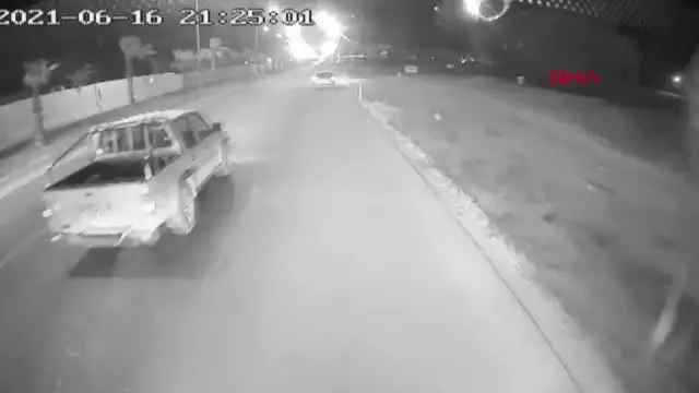 MARDİN YOLUN KARŞISINA GEÇMEKTE ZORLANAN HELİN'E DESTEK OLAN ŞOFÖR, ÖDÜLLENDİRİLDİ MARDİN YOLUN KARŞISINA GEÇMEKTE ZORLANAN HELİN'E DESTEK OLAN ŞOFÖR, ÖDÜLLENDİRİLDİ