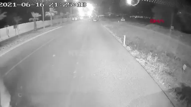 MARDİN YOLUN KARŞISINA GEÇMEKTE ZORLANAN HELİN'E DESTEK OLAN ŞOFÖR, ÖDÜLLENDİRİLDİ