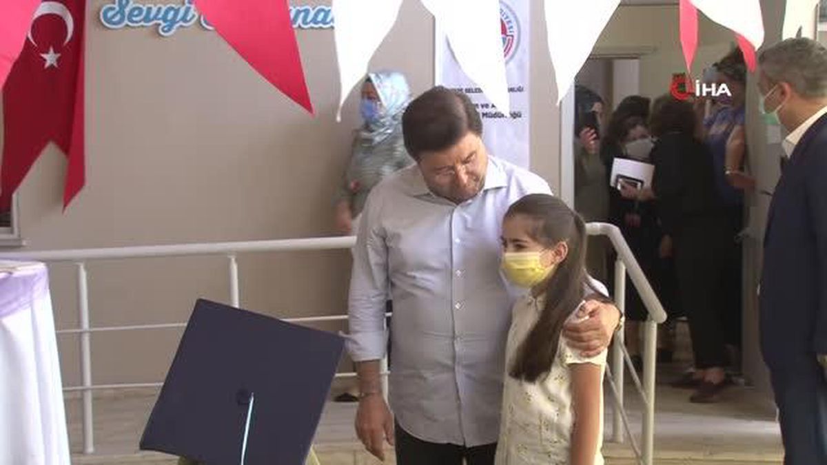 Okuryazarlık eğitimi alan Maltepeli kadınlar 'kep attı'